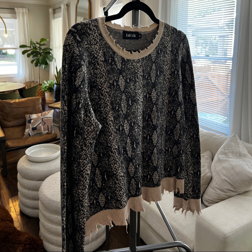 Snakeskin frayed hem sweater